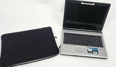 Sony VAIO PCG-7F1L computer portatile tastiera nera e corpo argento - Immagine 1 di 4