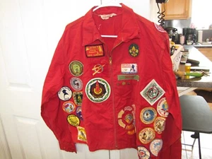 VINTAGE MEDIUM RED JACKET BSA BOY SCOUTS OF AMERICA LOTS OF PATCHES 1960’s - Picture 1 of 10
