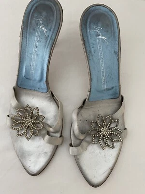 Sandalias de tacón Giuseppe Zanotti gris satinado floral estrás para mujer talla 38,5/8 Foto 1 de 4