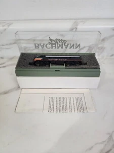 N Scale Southern Pacific Black Widow Powered Locomotive #6444 By Bachmann Plus - Picture 1 of 5