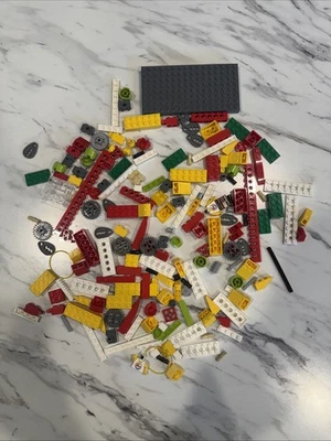 Lego Education WeDo 9580 Incomplete Set - Spare Parts - Image 1 of 4