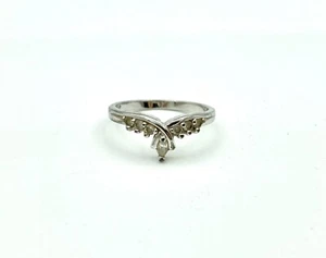 Beautiful NV Nevada Silver Signed Ring - Silver Tone Clear Stones - Size 9 - Picture 1 of 7
