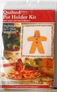QUILTMUSTER - DRITZ GESTEPPTER TOPFHALTER ODER MINI QUILT KIT ""LEBKUCHENMANN"" NEU IN VERPACKUNG - Bild 1 von 2