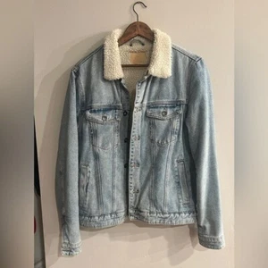 COTTON ON 91 Men’s Light Wash Sherpa Lined Denim Jacket Size L - Picture 1 of 4