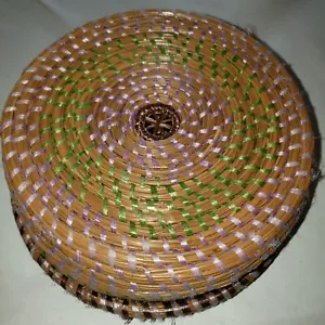 VTG LIDDED SWEETGRASS BASKET FOLK ART HAND WOVEN BEEHIVE COIL 7" dia x 3" tall - Foto 1 di 7