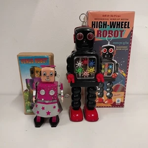 HIGH-WHEEL ROBOT AND VENUS ROBOT TIN TOY WIND UP CLOCKWORK BOXED - Picture 1 of 5