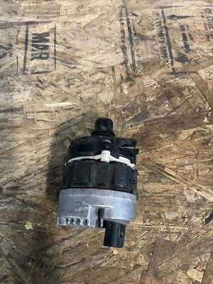 Mercedes Benz E63 S 2019 AMG conductor izquierdo bomba de agua auxiliar OEM *daño* Foto 1 de 4