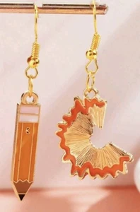 Boucle d'oreille asymétrique, dépareillé, Crayon Et Taille De Crayon, Neuf - Picture 1 of 2