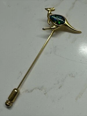 Broche Pin Canguro Tono Dorado con Incrustación de Ópalo Sintético Australiano Foto 1 de 4
