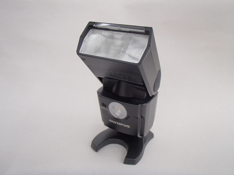 OLYMPUS OM SYSTEM Electronic Flash FL-700WR 42m 137.8' ISO100 75mm New - Image 1 of 1