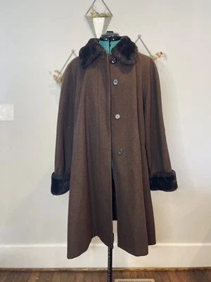 Abrigo Donny Brook marrón con botones de piel talla 14 Foto 1 de 4