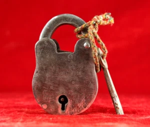 Vintage Handmade Indian Iron Padlock Design, Single Key, Collectible Home Decor - Picture 1 of 7