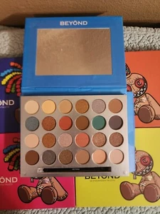 Beyond 24C 24 Farben matt und schimmernd Lidschatten Palette - Bild 1 von 3