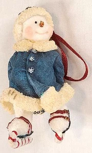 Adorno de Navidad Muñeco de Nieve Papá Noel Sombrero Patines de Hielo Chaqueta Azul Bastones de Caramelo Resina - Imagen 1 de 6