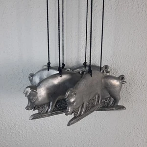 Carillon a vento vintage in metallo per maiali Carson Freeport, PA, lungo 13" - Foto 1 di 8