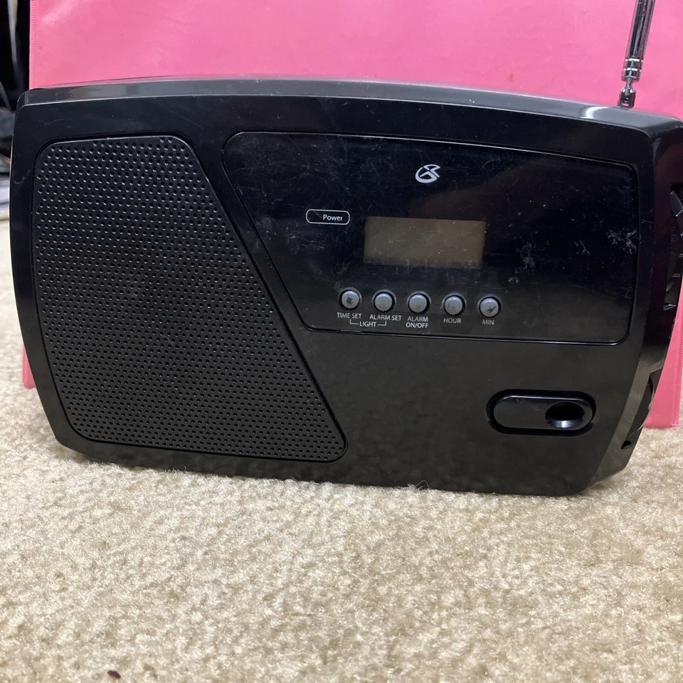 GPX R633B Shortwave AM-FM Clock Radio Black with Adapter - Image 1 of 4