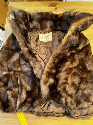 Vintage Miller and Paine Lincoln Fur 1930's? Over Shoulder Shawl   BEAUTIFUL - Image 1 of 4