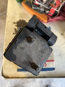 Engine Mount Carquest AMC V-8 Made In USA A2351 - Foto 1 di 2