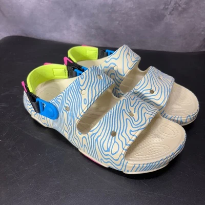 Sandalias todo terreno Crocs para mujer 8 para hombre 6 azul beige topográficas con tiras cómodas Foto 1 de 4