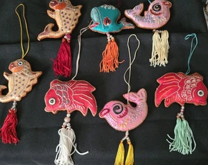 Vintage chinesische Seide handbestickt Fisch Ornamente 7 Stck Lot - Bild 1 von 3