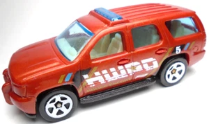 2019 HOT WHEELS '07 CHEVY TAHOE RED 1:64 DIECAST 3" POLICE SUV TRUCK WITH WHITE - Picture 1 of 6