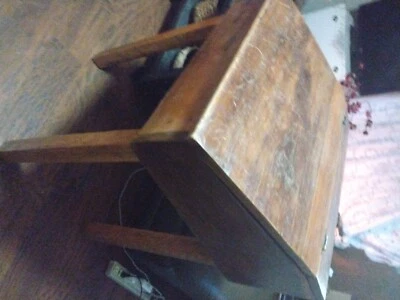 Escritorio escolar antiguo de madera Foto 1 de 4