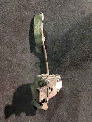 Pedal acelerador de gasolina Saab 9-3 1,8 t, usado en buen estado - Imagen 1 de 3