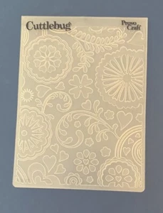 Cuttlebug Floral Design Embossing Folder. 4 1/4 x 5 3/4 Zoll Herzen, Blumen - Bild 1 von 1