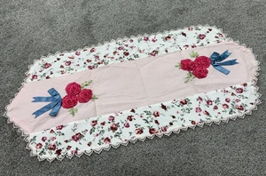 3D Victoriano Rosa Azul Floral Bordado Cómoda Bufanda Mesa Corredor Decoración - Imagen 1 de 7