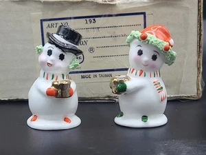 2 Vtg Napco Ware Bone China Snowmen Candle Holders 2" Tall Spaghetti Trim - Picture 1 of 3