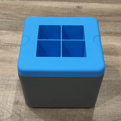 "Fabricante de cubitos de hielo transparentes True Cubes - Molde de silicona para cubitos de hielo de 4 2""X2""" Foto 1 de 4