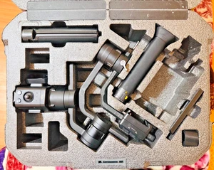 Estabilizador de mano cardán DJI Ronin S con placa de montaje de plataforma pequeña. Caja abierta - Imagen 1 de 4