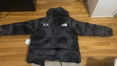 Chaqueta de Montaña KAWS X The North Face Retro 1986 Negra Talla S NUEVA Foto 1 de 2