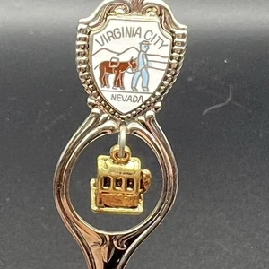 Cuchara de recuerdo vintage de Virginia City Nevada coleccionable con encanto de máquina tragamonedas - Imagen 1 de 5