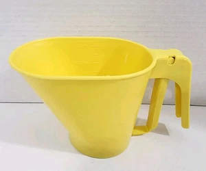 Vintage Rubbermaid Hand Held 3-Cup Sifter YELLOW Heavy Duty Plastic USA - Picture 1 of 5