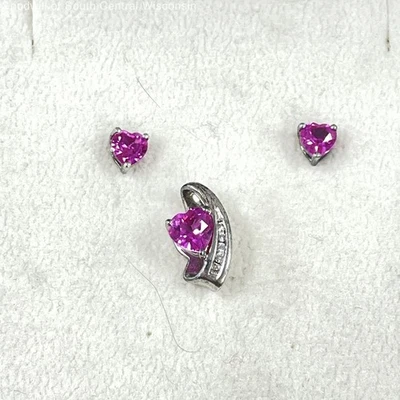 Conjunto de pingente e brinco de safira rosa em forma de coração de prata esterlina Pandora, 2,44 g - Imagem 1 de 4
