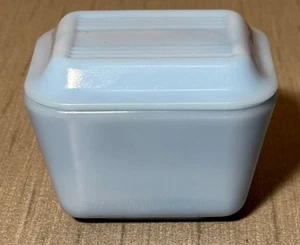 Plato refrigerador pequeño Blue Delphite Pyrex / Hecho en Canadá - Imagen 1 de 8