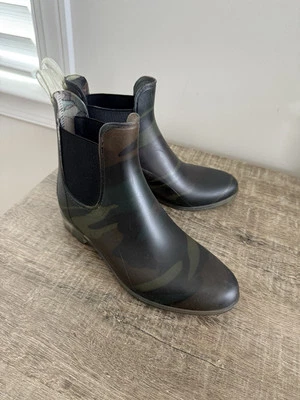 Nuevas Mujeres Talla 7 J.Crew Botas Chelsea Lluvia Goma Jalea Oliva Camuflaje Salvia Ejército Foto 1 de 4