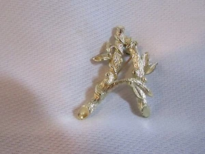 Vintage SARAH COV. V SHAPED TREE BRANCH BROOCH PIN - Picture 1 of 2