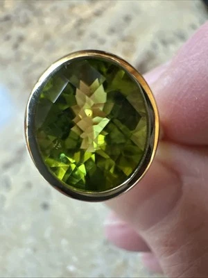 Ring Gg 375 mit Peridot, Gr. 53 (17 ), 4,8 Gramm, Schiene 2,5 - 4,2 mm breit - Bild 1 von 4