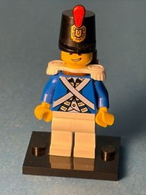 LEGO Pirates III Minifig -Bluecoat Soldier 3 - pi154 - Light Scratches/No Crack