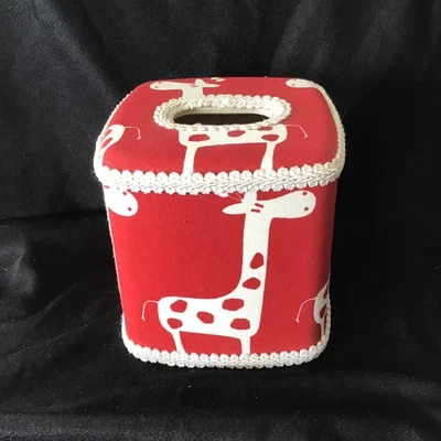 Jan Sevadjian Designs Lino Pañuelo Caja Cubierta Rojo Jirafas Habitación Infantil Dallas TX Foto 1 de 4