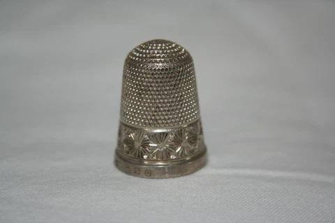 Silver thimble size 7 hallmarked Chester 1899 Cover
