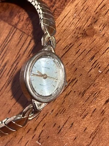 Dakota Womans Dress Watch Gold Tone Brass Case Works w New Battery - Picture 1 of 7