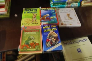Vier Mausbücher und ein Video von Beverly Cleary und Beatrix Potter - Bild 1 von 1