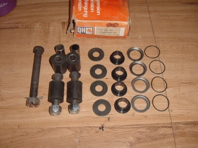 Nuevo de Lote Antiguo Quinton Hazell 1/2 Kit de Suspensión Delantera Triumph TR4A TR250 TR6 Muñón Foto 1 de 4