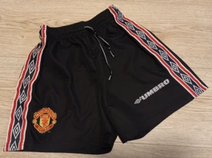 1998 Manchester United Football Shorts Boys Size UMBRO SHARP - Picture 1 of 9