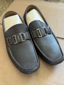 Salvatore Ferragamo Sardegna Black/Brown Driver Shoe w/Logo Buckle size 10 Men - Picture 1 of 8