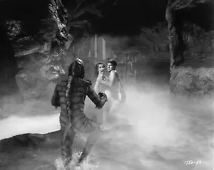 Vintage Creature From The Black Lagoon 9x7" ORIGINAL R60's Horror Photograph - Bild 1 von 2