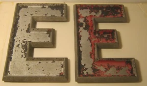 Antikes PAAR Aluminiumguss 10" Buchstabe "E" Adler Silhouette Buchstabe Co NR!! - Bild 1 von 3